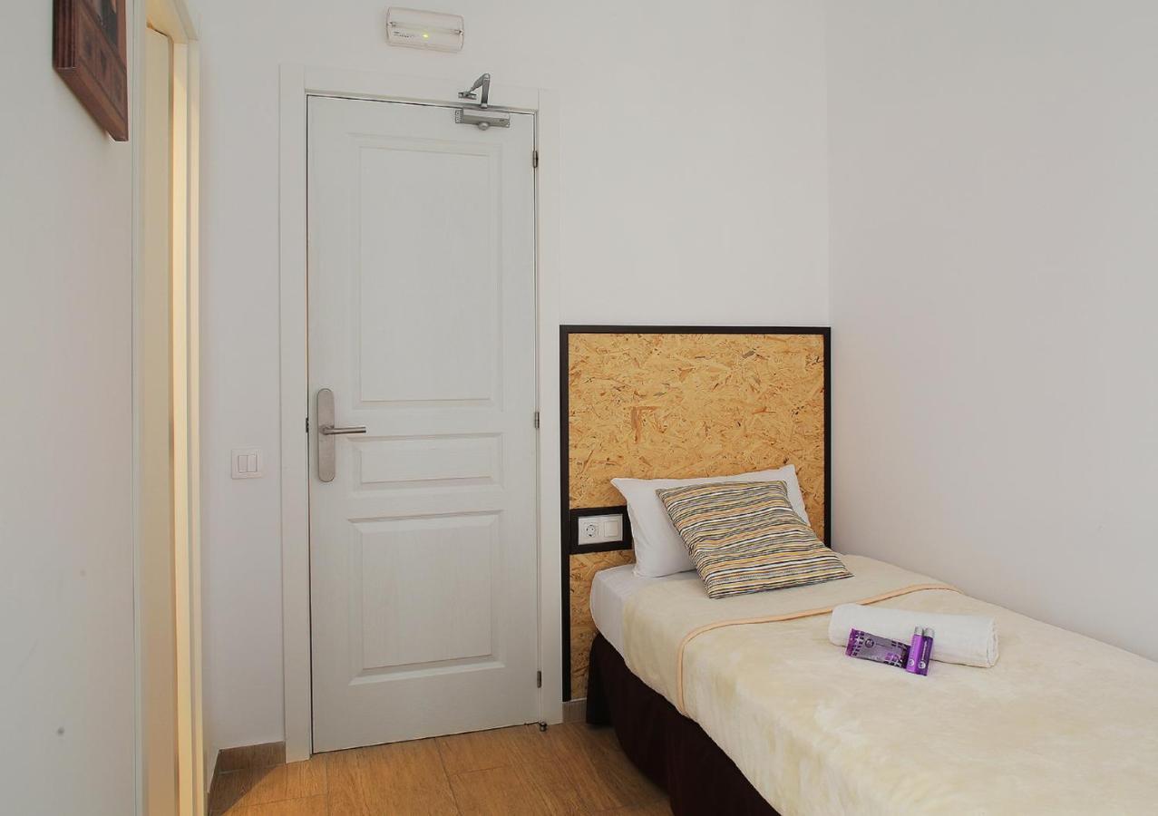 Hostal Balkonis Barcelona Exterior photo