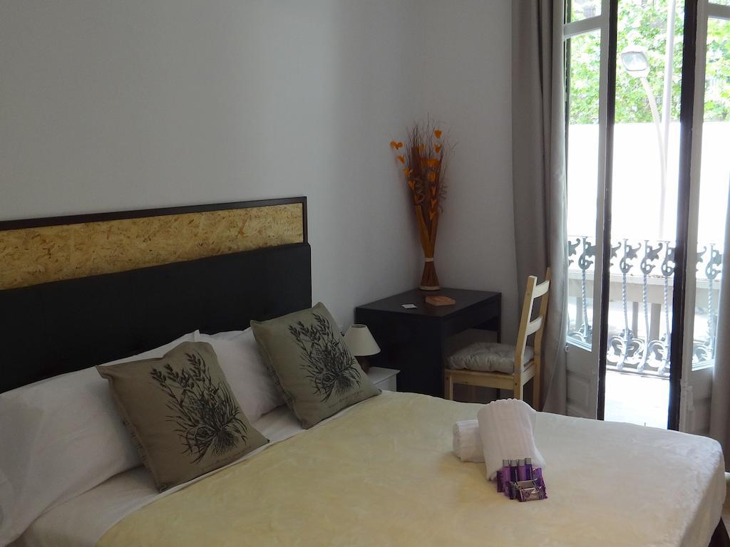 Hostal Balkonis Barcelona Room photo