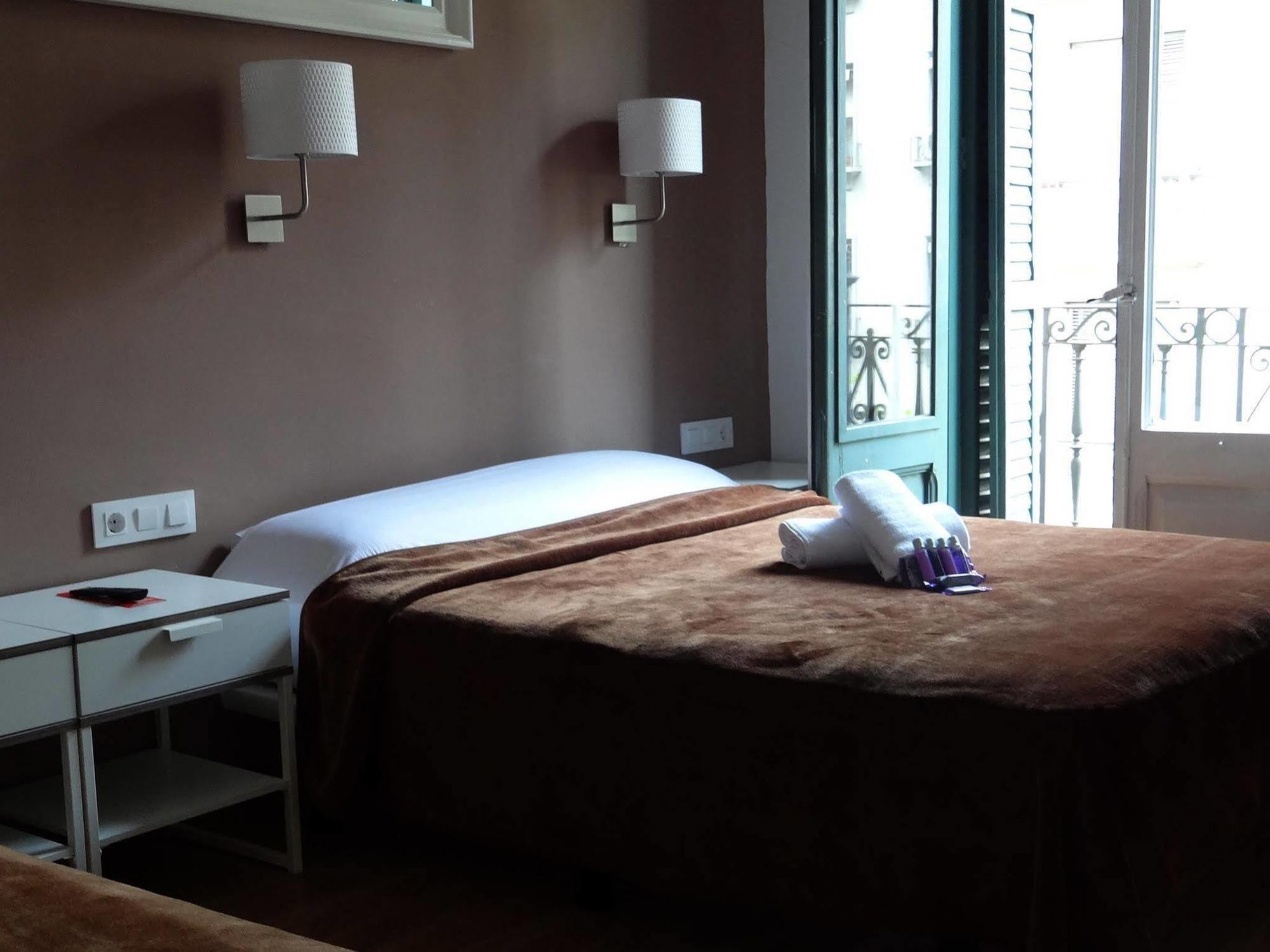Hostal Balkonis Barcelona Exterior photo